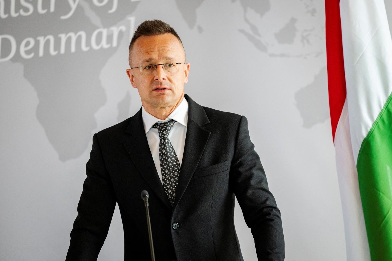 Čína investuje v maďarsku: miliardové projekty vytvoria 25 tisíc pracovných miest, hlási szijjártó Čína investuje v Maďarsku: Miliardové projekty vytvoria 25-tisíc pracovných miest, hlási Szijjártó