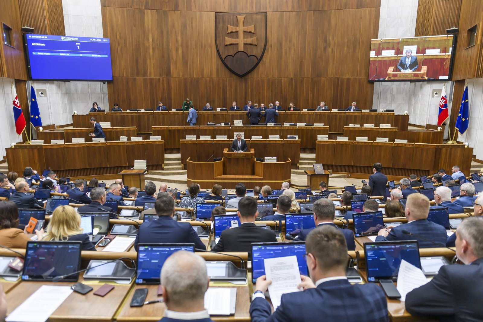 poslanci budú na budúci týždeň voliť kandidátov na sudcu Ústavného súdu. Čaká ich aj odvolávanie mazáka Poslanci budú na budúci týždeň voliť kandidátov na sudcu Ústavného súdu. Čaká ich aj odvolávanie Mazáka