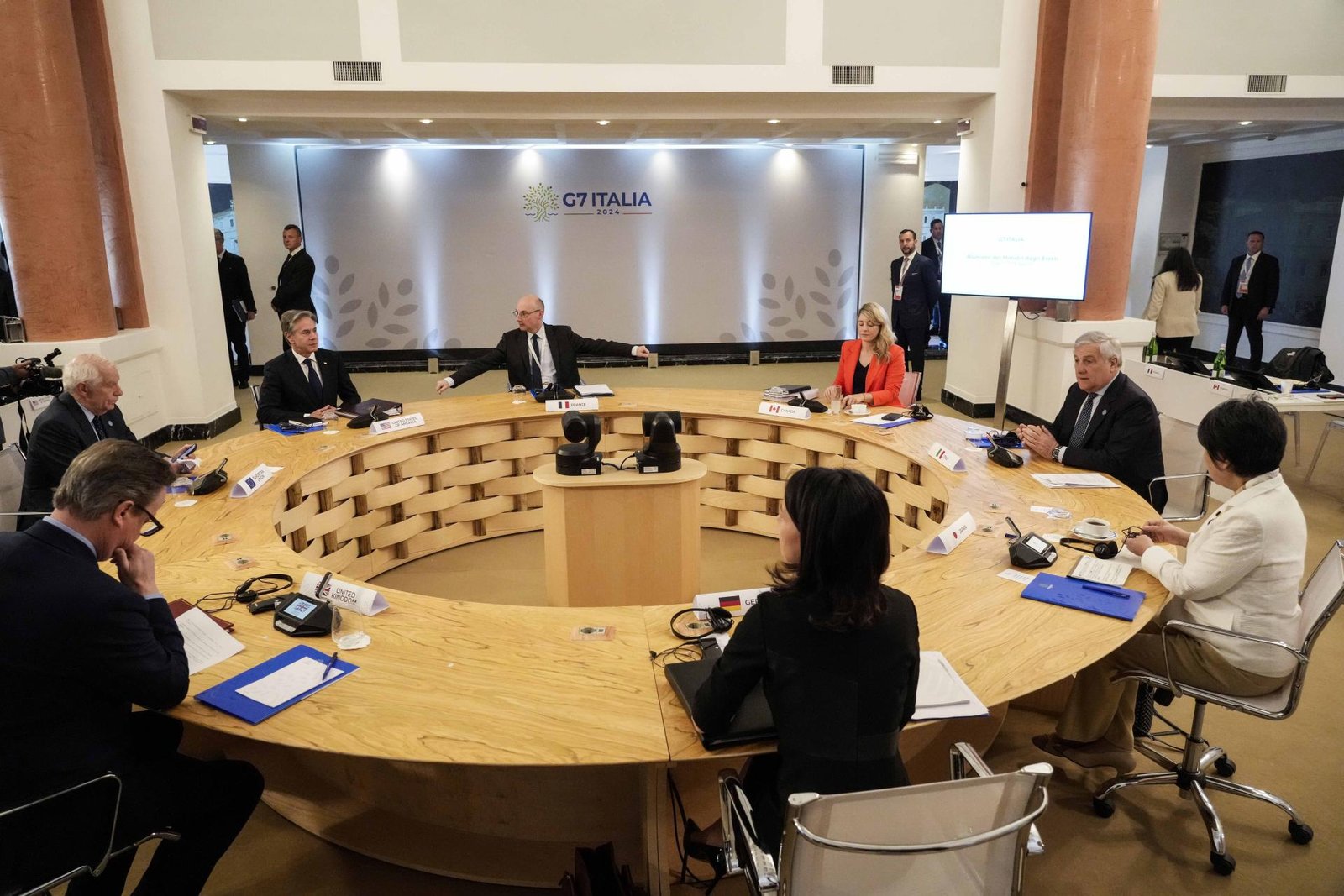 g7 sa zaviazala pomôcť ukrajine a vyzvala na deeskaláciu na blízkom východe G7 sa zaviazala pomôcť Ukrajine a vyzvala na deeskaláciu na Blízkom východe