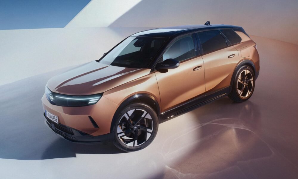 Opel odhalil kompletne prepracované rodinné SUV. Väčšie, štýlovejšie a nielen elektrické