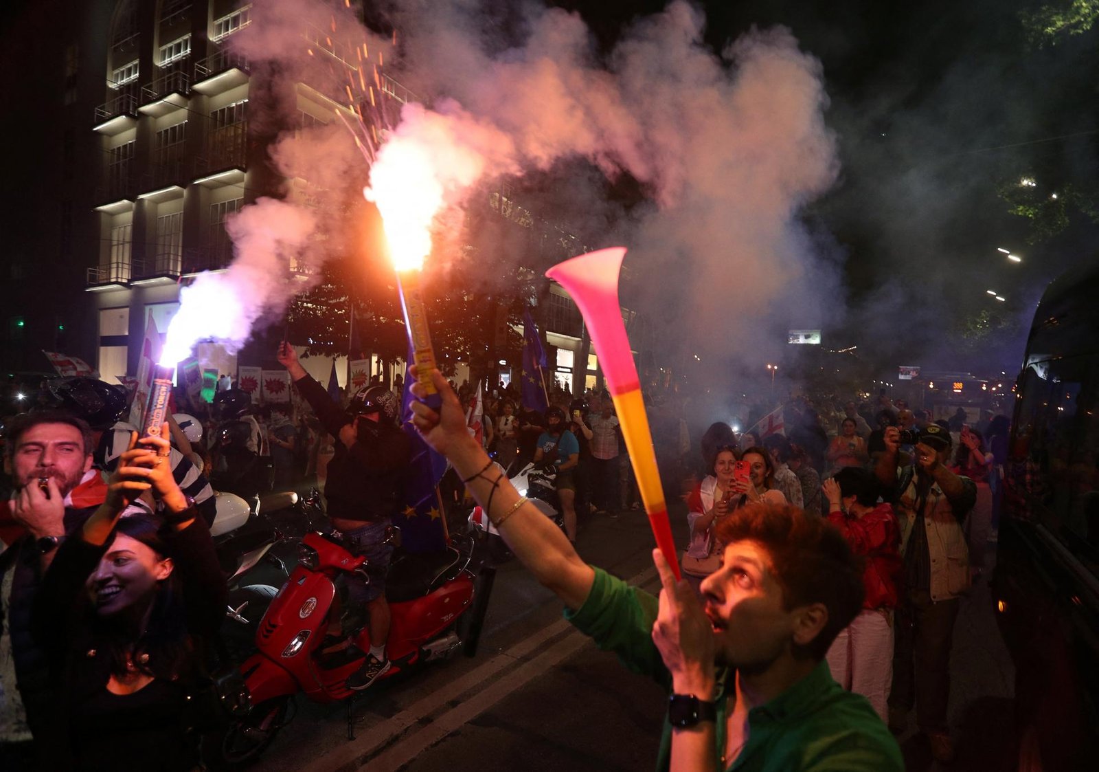 V uliciach Tbilisi sa protestuje proti zákonu o zahraničnom vplyve. Mohol by zmariť členstvo v Únii V uliciach Tbilisi sa protestuje proti zákonu o zahraničnom vplyve. Mohol by zmariť členstvo v Únii