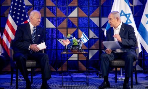 Biden hovoril s izraelským premiérom Netanjahuom, oznámil Biely dom. Mali riešiť rukojemníkov