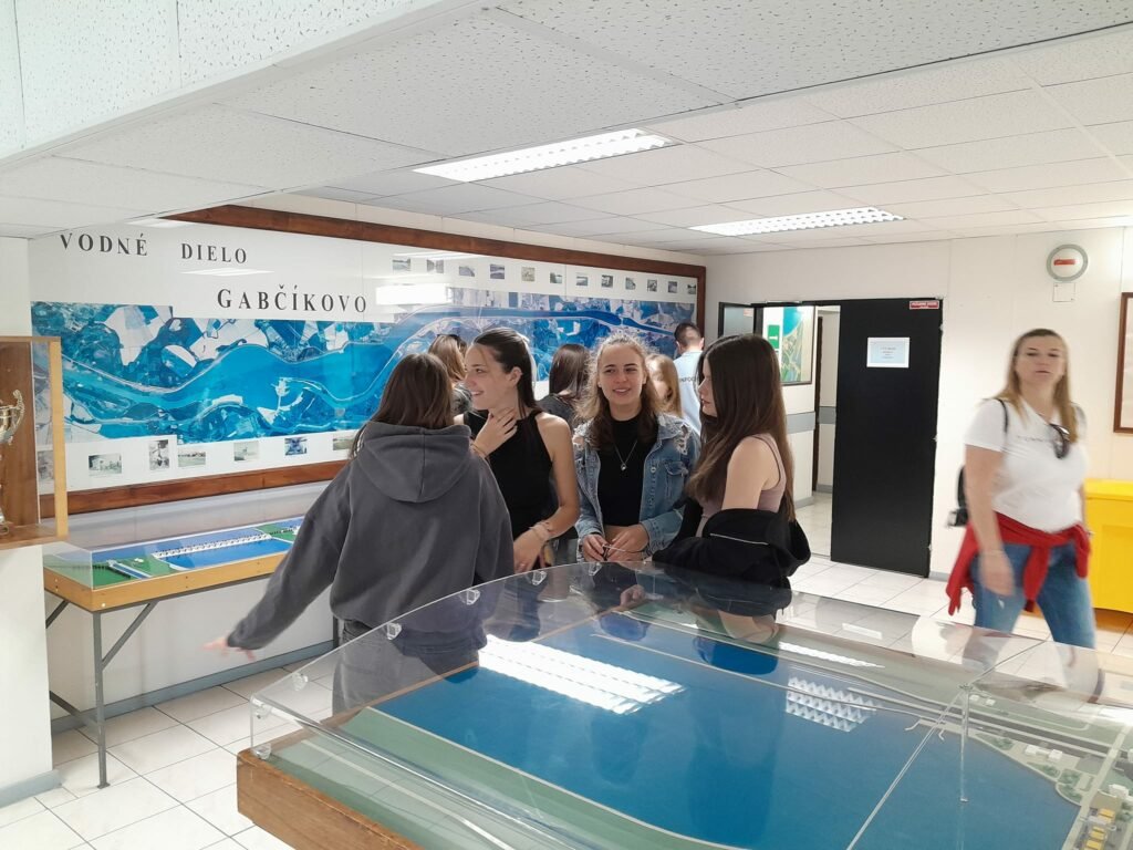 spojená škola tokajícka je zapojená do environmentálneho medzinárodného projektu so zameraním na udržateľnosť zdrojov Spojená škola Tokajícka je zapojená do environmentálneho medzinárodného projektu so zameraním na udržateľnosť zdrojov