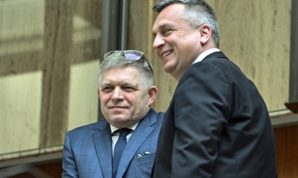 Slovensko je na pokraji historicky prvého zastavenia eurofondov, opozícia pripisuje plnú zodpovednosť Ficovej vláde