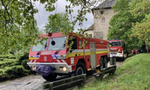 Na Zvolenskom zámku aktuálne prebieha taktické cvičenie, hasiči zasahujú pri simulovanom požiari