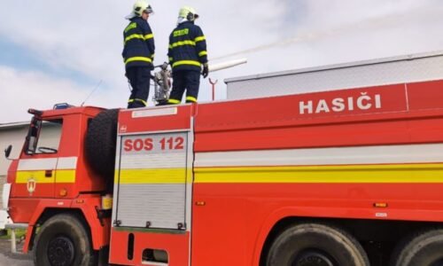 Hasiči zasahovali na zimnom štadióne vo Svidníku, unikal tam čpavok