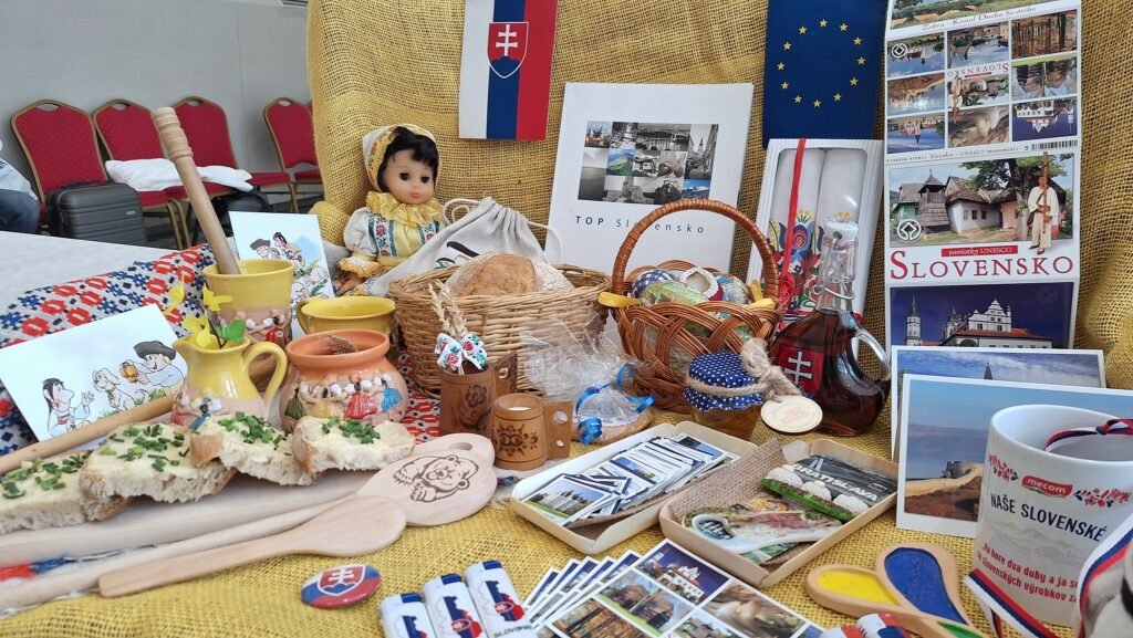 18. ročník súťaže v darčekovom balení ukázal, že slovenské a české stredné odborné školy sú zásobárňou talentovaných a zručných mladých ľudí 18. ročník súťaže v darčekovom balení ukázal, že slovenské a české stredné odborné školy sú zásobárňou talentovaných a zručných mladých ľudí