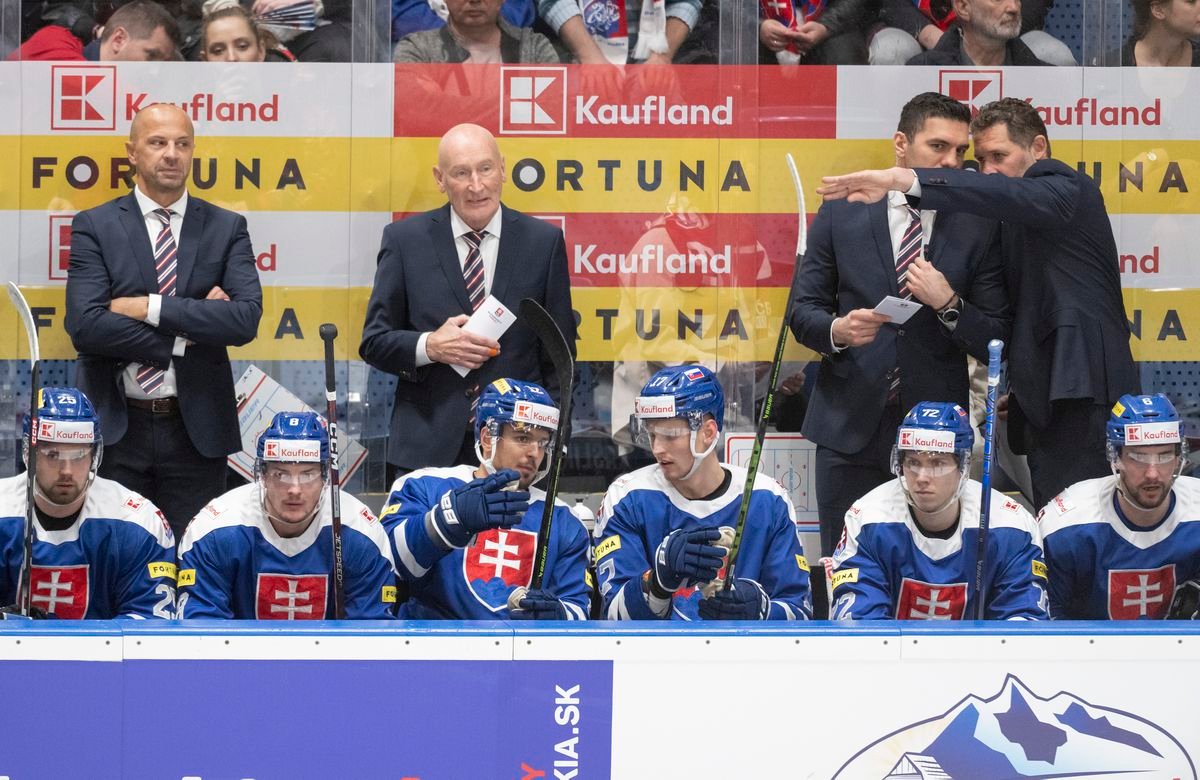 Tréner a slovenskí reprezentanti po ďalšej prehre: Typický český hokej nám robil problémy