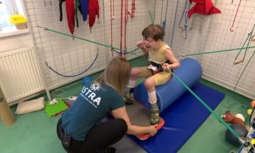 Damiánek trpí vzácným syndromem. Potřebuje speciální ortézy, prosí o pomoc jeho maminka