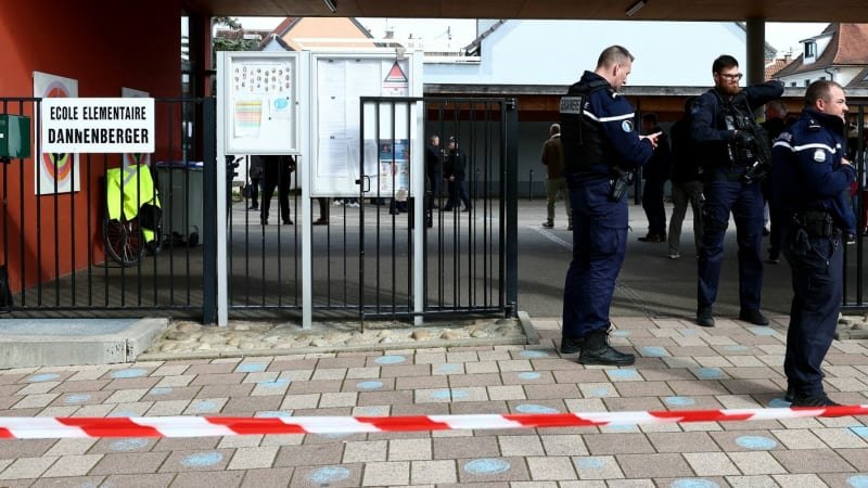 Násilná smrt 14leté dívky napadené u školy otřásla Francií. Po útoku nožem jí selhalo srdce