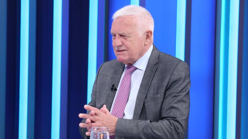 klaus přirovnal piráty ke korzárům. jen dříve přepadali koráby, nyní hlásají sdílení Klaus přirovnal Piráty ke korzárům. Jen dříve přepadali koráby, nyní hlásají sdílení