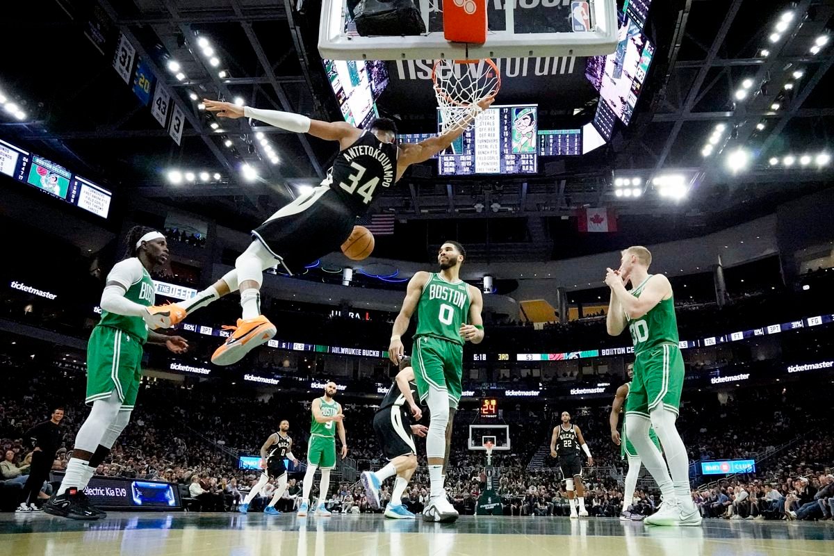 VIDEO NBA: Milwaukee v megašlágri zdolalo lídra súťaže. Warriors uspeli na palubovke Lakers