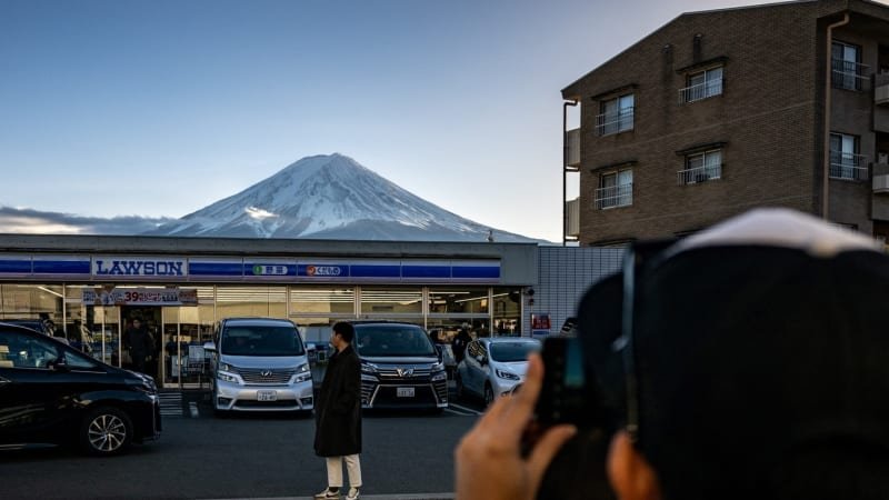 Japonské město zacloní výhled na ikonickou horu Fudži. Aby turisté neviděli, vztyčí bariéru Japonské město zacloní výhled na ikonickou horu Fudži. Aby turisté neviděli, vztyčí bariéru