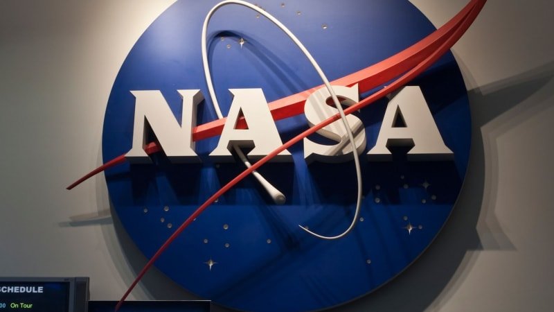 stovky milionů odpadků poletují kosmem, říká astronaut. zmínil dopad baterie na dům v usa Stovky milionů odpadků poletují kosmem, říká astronaut. Zmínil dopad baterie na dům v USA