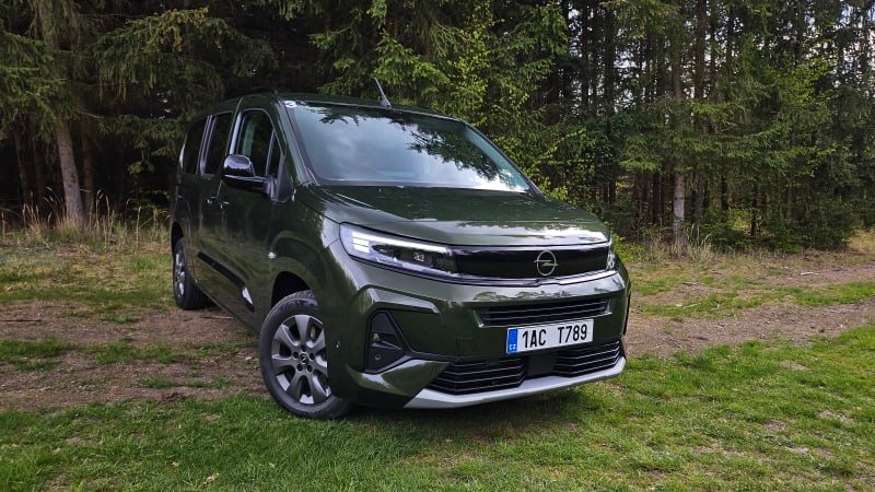 test: automobilky se vrací ke spalovacím motorům. zpět je dostal i rodinný bestseller TEST: Automobilky se vrací ke spalovacím motorům. Zpět je dostal i rodinný bestseller