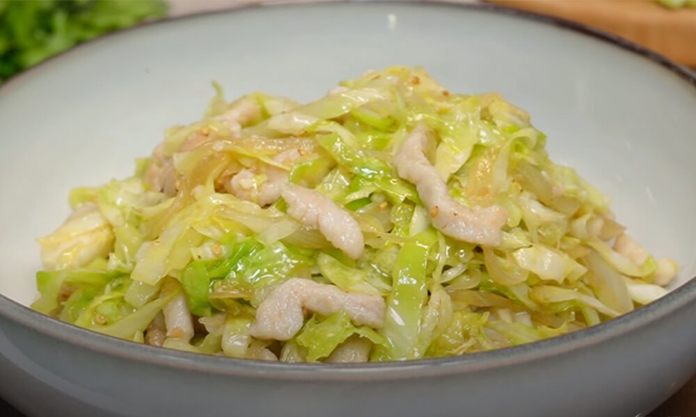 Fantastický ázijský kapustový šalát s bravčovou panenkou: Zdravý a chutný recept, ktorý rozhodne musíte vyskúšať!