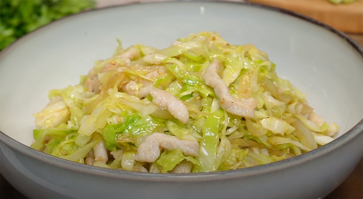 azijsky kapustovy salat s bravcovou panenkou Fantastický ázijský kapustový šalát s bravčovou panenkou: Zdravý a chutný recept, ktorý rozhodne musíte vyskúšať!