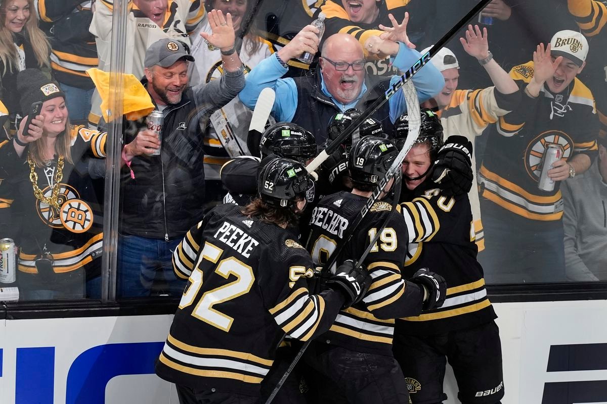 VIDEO Boston vstúpil do play-off vysokým víťazstvom, radovala sa aj Carolina