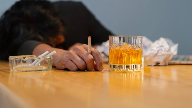 jak poznat závislost na alkoholu? prozradí ji sedm varovných signálů, kterých si hned všimnete Jak poznat závislost na alkoholu? Prozradí ji sedm varovných signálů, kterých si hned všimnete
