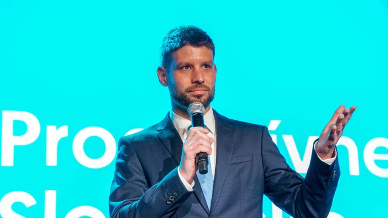 Šimečka: korčok může napravit česko slovenské vztahy. pellegrini by jen sloužil ficovi Šimečka: Korčok může napravit česko-slovenské vztahy. Pellegrini by jen sloužil Ficovi