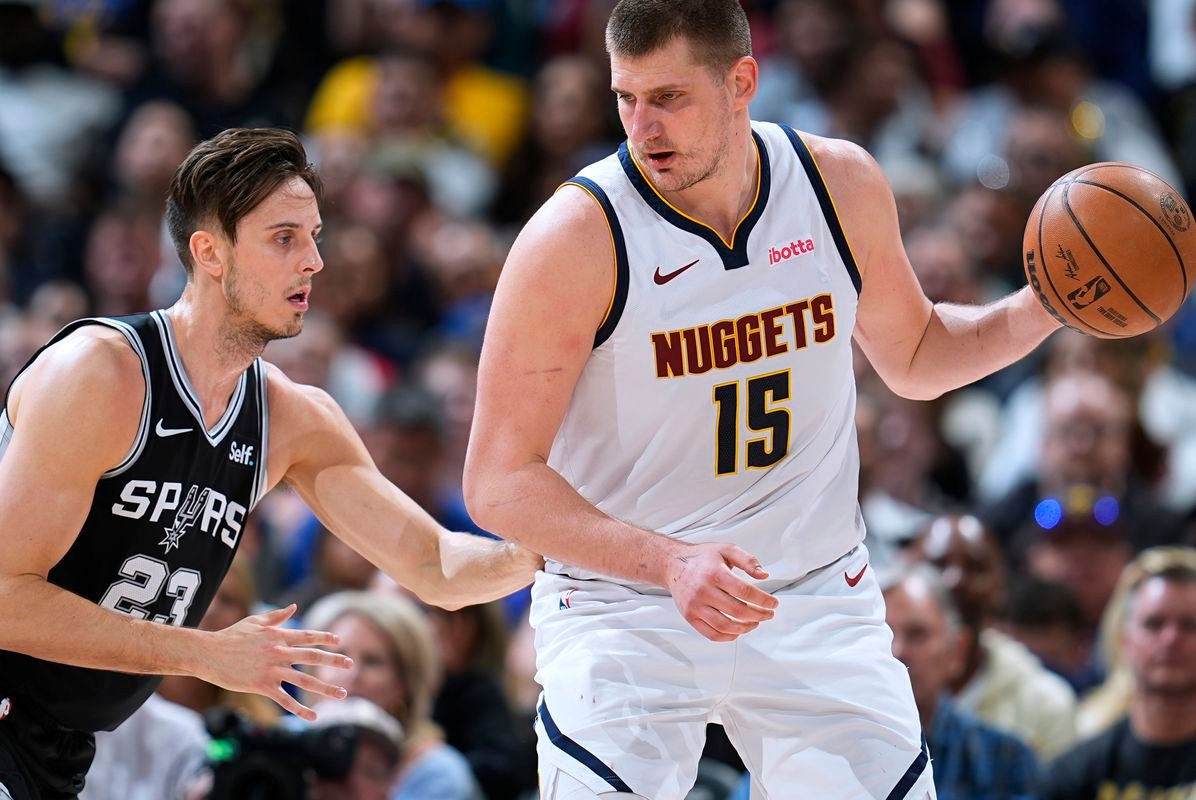 NBA: Ďalšia hviezdna noc Jokiča, Dončič dosiahol kariérny míľnik