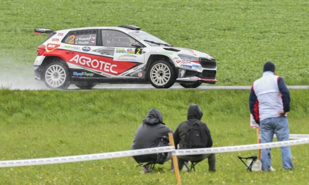 Tragédie na Rallye Šumava. Navigátorka Krejčíková nepřežila nehodu, případ řeší policie