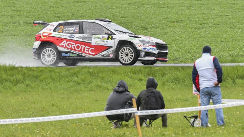 Tragédie na Rallye Šumava. Navigátorka Krejčíková nepřežila nehodu, případ řeší policie