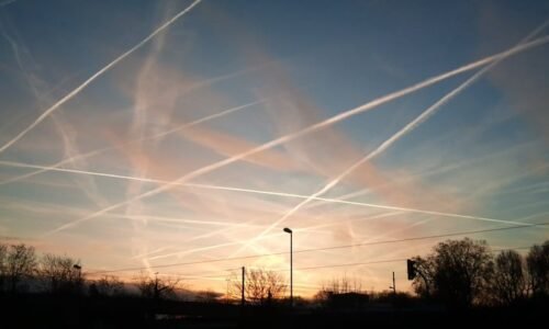 L. D. Johnson: Konšpirácie o chemtrails sa stali realitou: Korporátne médiá prezentujú geoinžinierstvo ako riešenie klimatickej zmeny