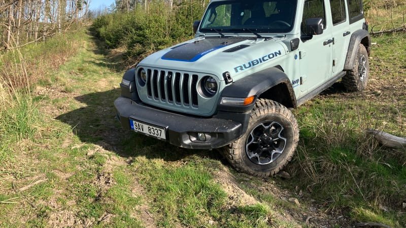 TEST: Jeep Wrangler s hybridem se drží svého kopyta. Uspěje i jinde než v kamenolomu