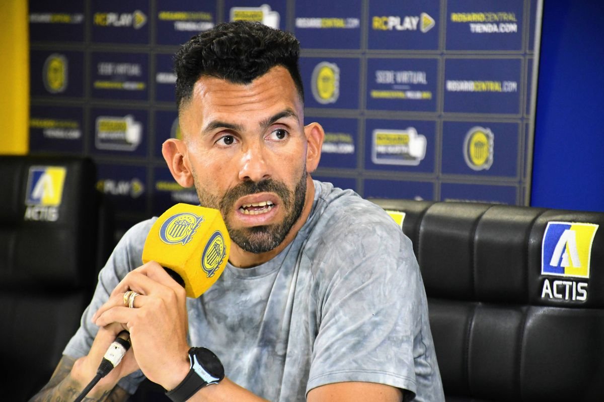 Bývalý kanonier Carlos Tévez vystrašil fanúšikov. Skončil v nemocnici