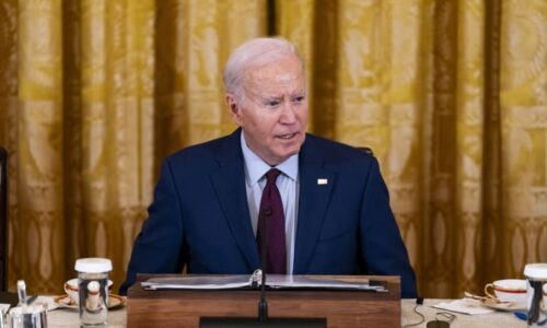 Biden dotahuje Trumpa. Exprezident ztrácí kvůli soudním skandálům, hrozí mu obrovské pokuty