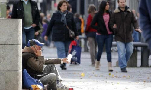 Európe dochádzajú peniaze na dôchodky a sociálne dávky
