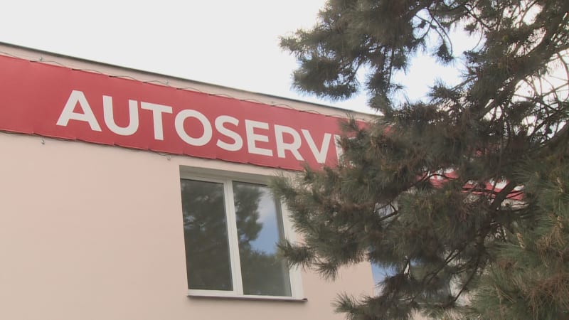 Vražda v pražském autoservisu. Muž měl ubodat svého kolegu, roli mohly hrát peníze