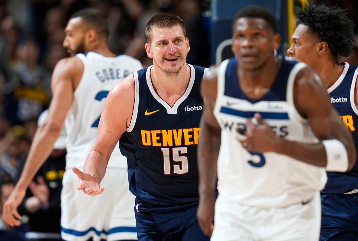 VIDEO NBA: Jokič potiahol Denver na prvé miesto v konferencii. Darilo sa aj Dončičovi