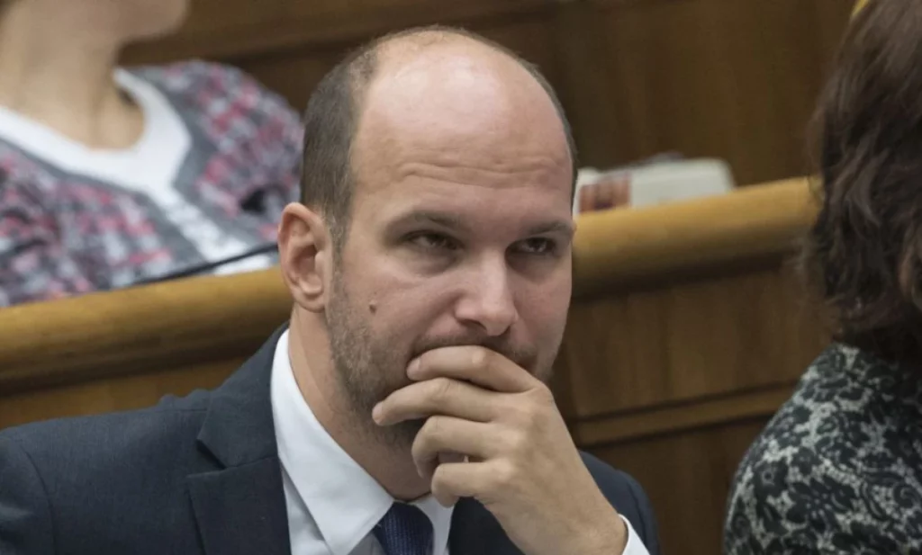 Čakajú Fond na podporu umenia zmeny? Čakajú Fond na podporu umenia zmeny?
