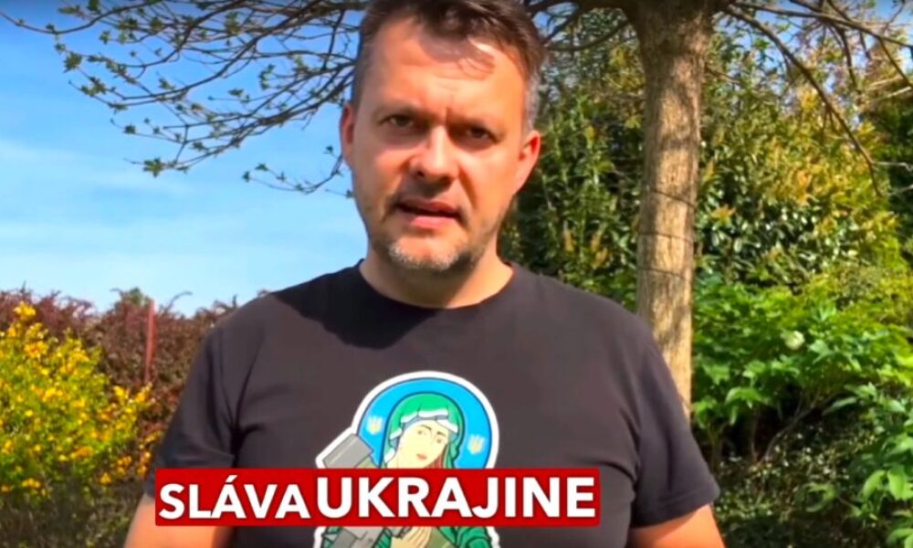 VIDEO: Poslanec strany Hlas – Samuel Migaľ hovorí o agresii Ruska na Ukrajine, zvoláva banderovským pozdravom „Sláva Ukrajine!“ a teší sa, že Slovensko bude Zelenského banderovský režim podporovať