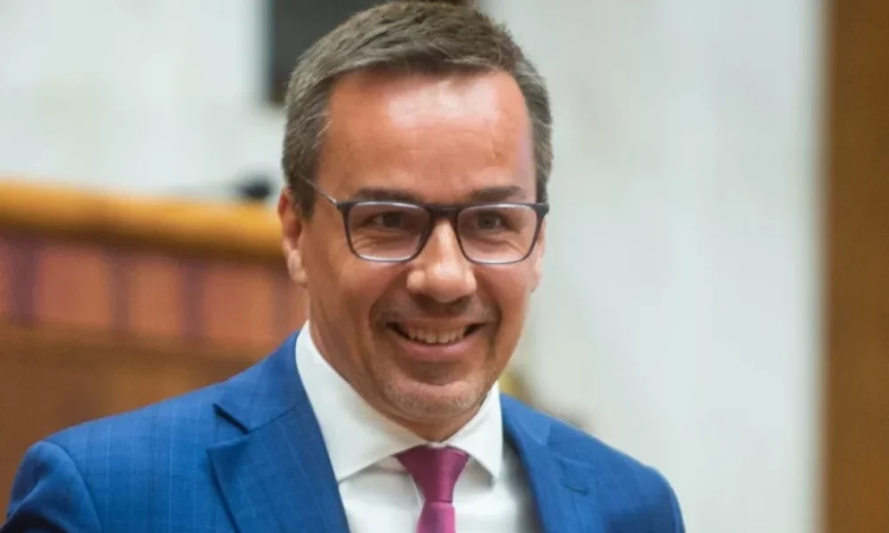Ako to cítite teraz, pán Fiala? Slovenský Minister Erik Tomáš si podal českého premiéra