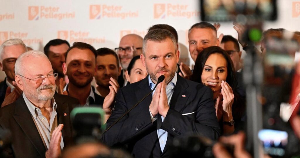 jiří weigl: slovenské volby nasvítily i českou politiku. slováci si dovolili zapochybovat o smyslu nekonečné války na sousední ukrajině a nevěří v porážku ruska. Jiří Weigl: Slovenské volby nasvítily i českou politiku. Slováci si dovolili zapochybovat o smyslu nekonečné války na sousední Ukrajině a nevěří v porážku Ruska.
