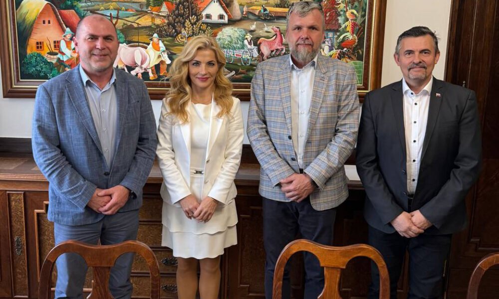 Martina Šimkovičová: S primátorom mesta Tisovec Jánom Vengrínom sme dnes hovorili o podpore opravy domu Vladimíra Clementisa