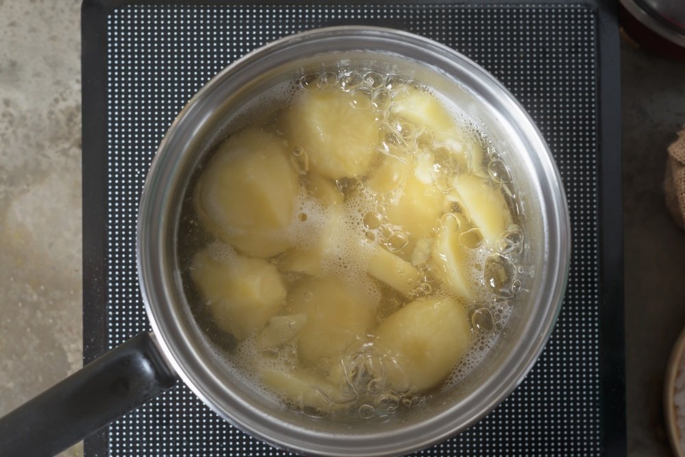 už žiadne nudné varené zemiaky na večeru. urobte si pečené, ale skúste iné ako zvyčajne Už žiadne nudné varené zemiaky na večeru. Urobte si pečené, ale skúste iné ako zvyčajne