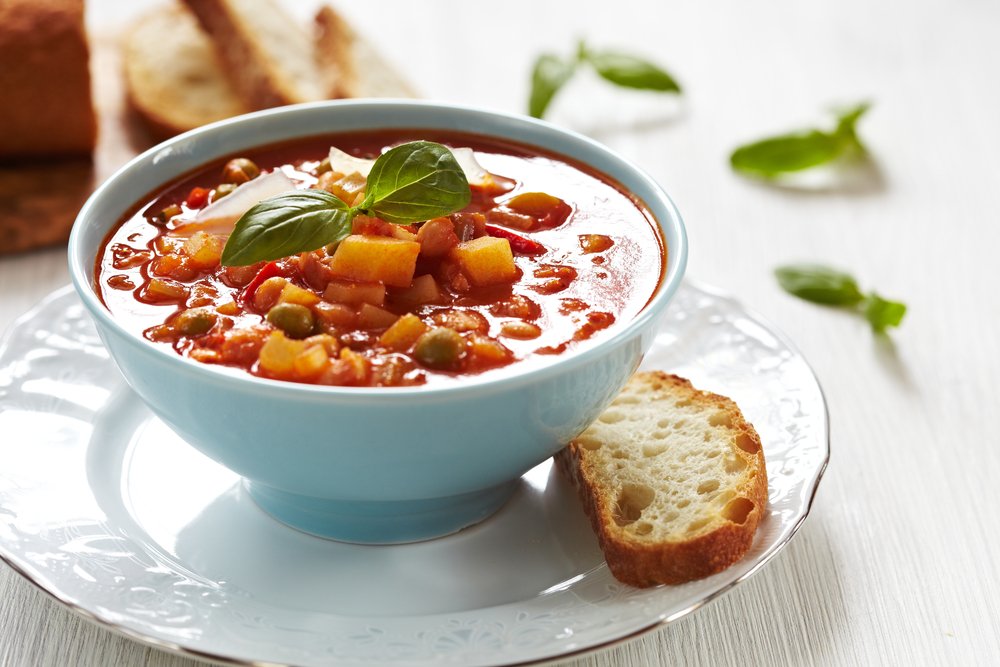 takéto lečo podáva moja svokra. recept je založený na sladkej zelenine a pevnom mäsovom základe Takéto lečo podáva moja svokra. Recept je založený na sladkej zelenine a pevnom mäsovom základe