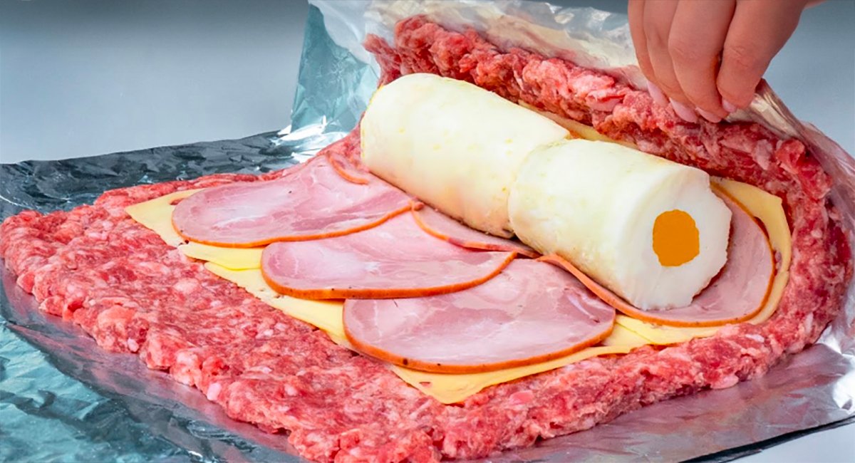 slavnostna rolada z mleteho masa Slávnostná roláda z mletého mäsa plnená vajíčkami: Celá rodina je z nej nadšená!