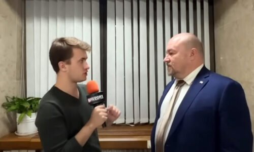 Huliak: ekológovia Hojsík s Wiezikom sa dvakrát do týždňa vozia na prúdových lietadlách do a z Bruselu