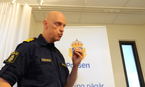 Vlna násilia vo Švédsku. Dokonca aj 15-roční používajú zbrane vo vojnách gangov