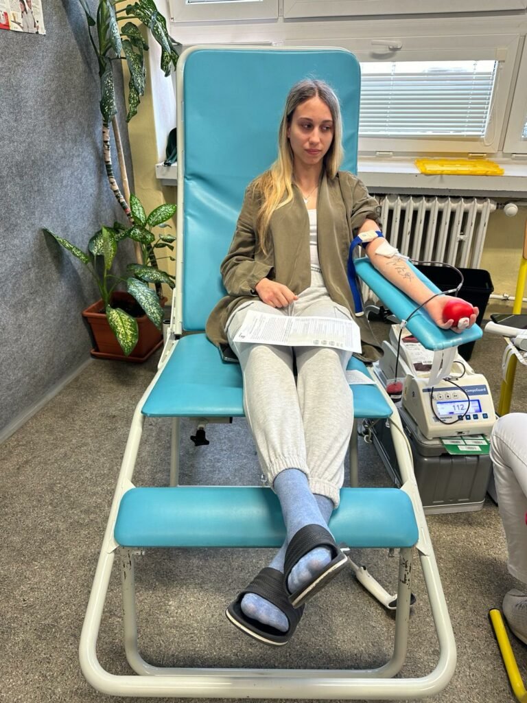 Úspešný mobilný odber krvi na strednej zdravotníckej škole na záhradníckej ulici: spoločná snaha pomohla získať 12 litrov krvi Úspešný mobilný odber krvi na Strednej zdravotníckej škole na Záhradníckej ulici: Spoločná snaha pomohla získať 12 litrov krvi