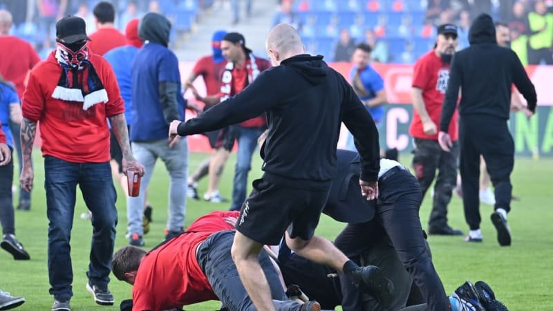 Hrůza ve finále českého poháru, píší zahraniční weby. O nejhorších momentech bitky mají jasno Hrůza ve finále českého poháru, píší zahraniční weby. O nejhorších momentech bitky mají jasno