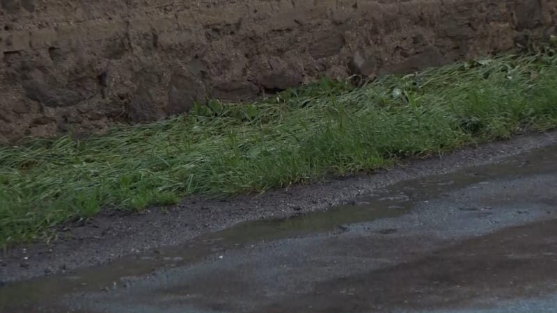 Záplavy potrápily Plzeňsko: Voda s bahnem protekla obcí Dřevec, zaplavila dvory a sklepy Záplavy potrápily Plzeňsko: Voda s bahnem protekla obcí Dřevec, zaplavila dvory a sklepy