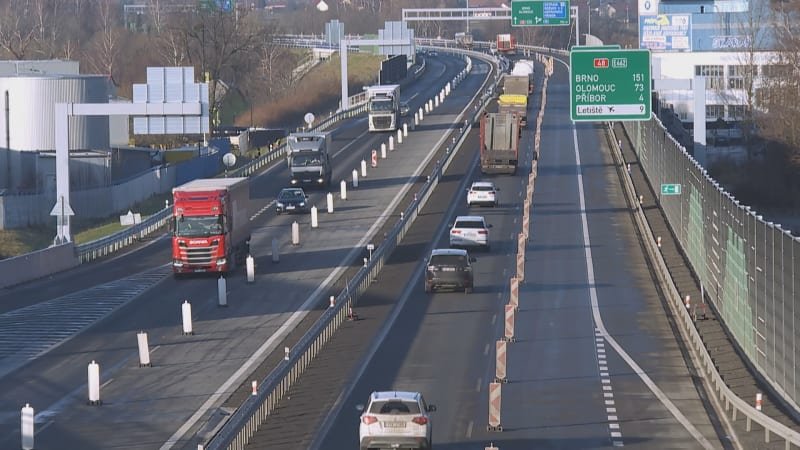Ceny jako na pouti. Za pár minut jízdy po dálnici řidiči v Česku zaplatí 200 korun Ceny jako na pouti. Za pár minut jízdy po dálnici řidiči v Česku zaplatí 200 korun