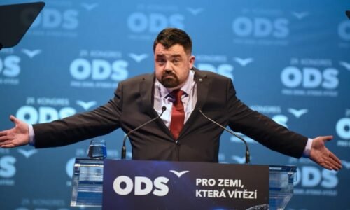 KOMENTÁŘ: Novotného pinďour, plochá Země… A co takhle řešit reálné problémy?