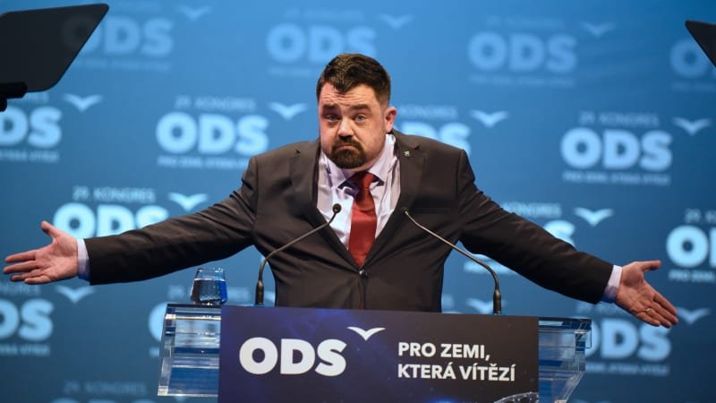 KOMENTÁŘ: Novotného pinďour, plochá Země... A co takhle řešit reálné problémy? KOMENTÁŘ: Novotného pinďour, plochá Země… A co takhle řešit reálné problémy?